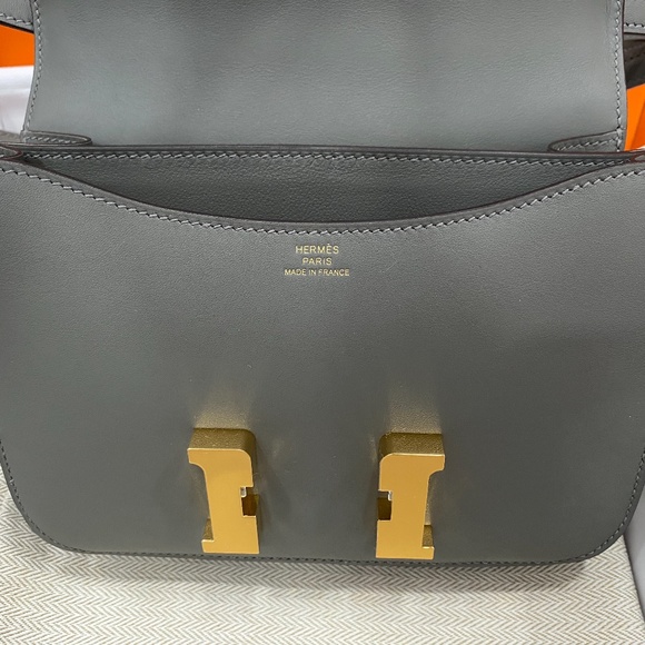 2023 Hermès CONSTANCE 18 MINI MIRROR GREY GRIS MEYER VEAU SWIFT LEATHER BAG GHW - Picture 11 of 16